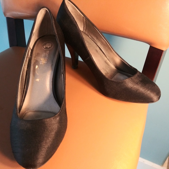 Mootsies Tootsies Shoes - Black pumps